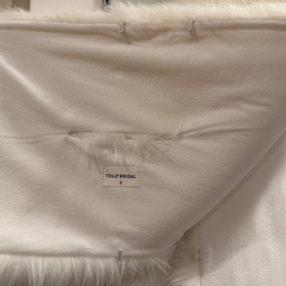 Tulip Bridal White Faux Fur Stole - Picture 5 of 9
